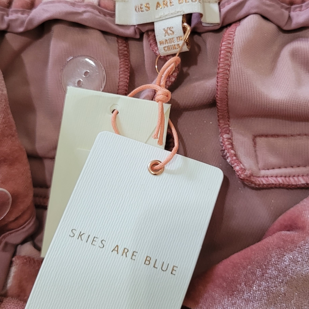 Skies are blue, nwt, velvet, stretchy, incredibly soft.